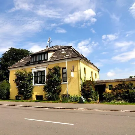 Danchelshus Bed and Breakfast 2*