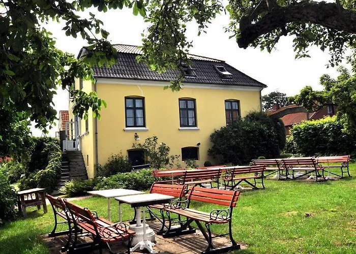 Danchelshus Bed & Breakfast 2*