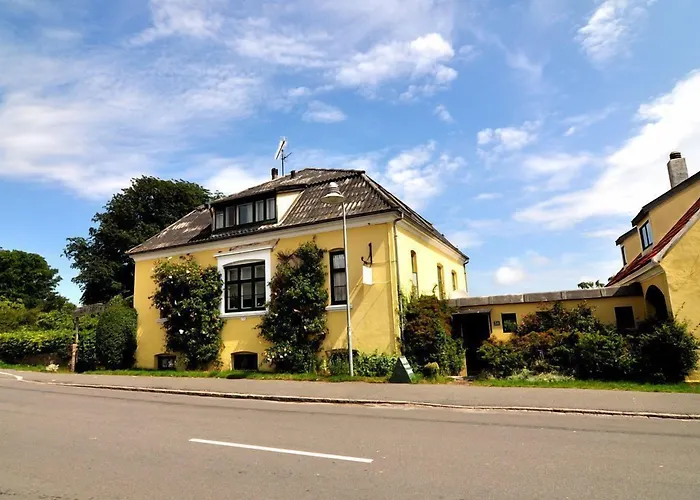 Danchelshus Bed & Breakfast 2*